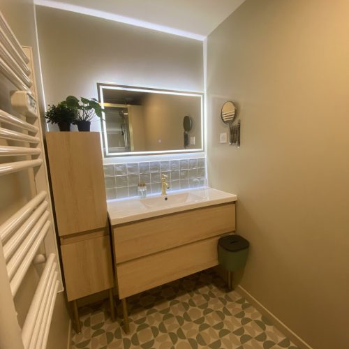 Le lavabo de la salle d'eau